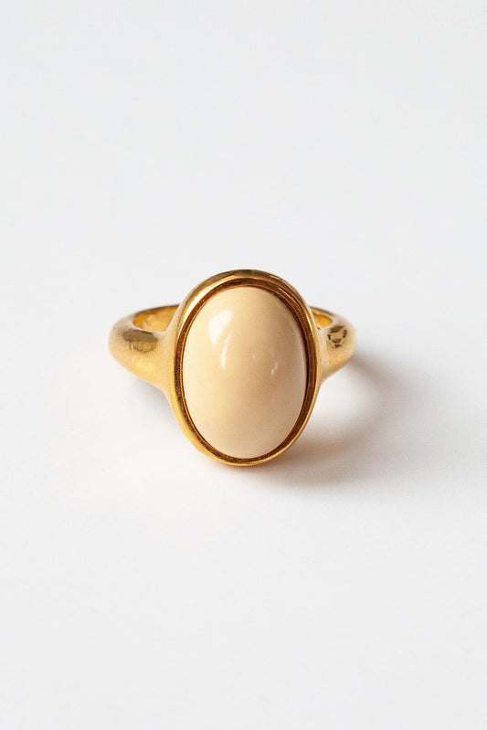 Vintage Cream Lucite Ring