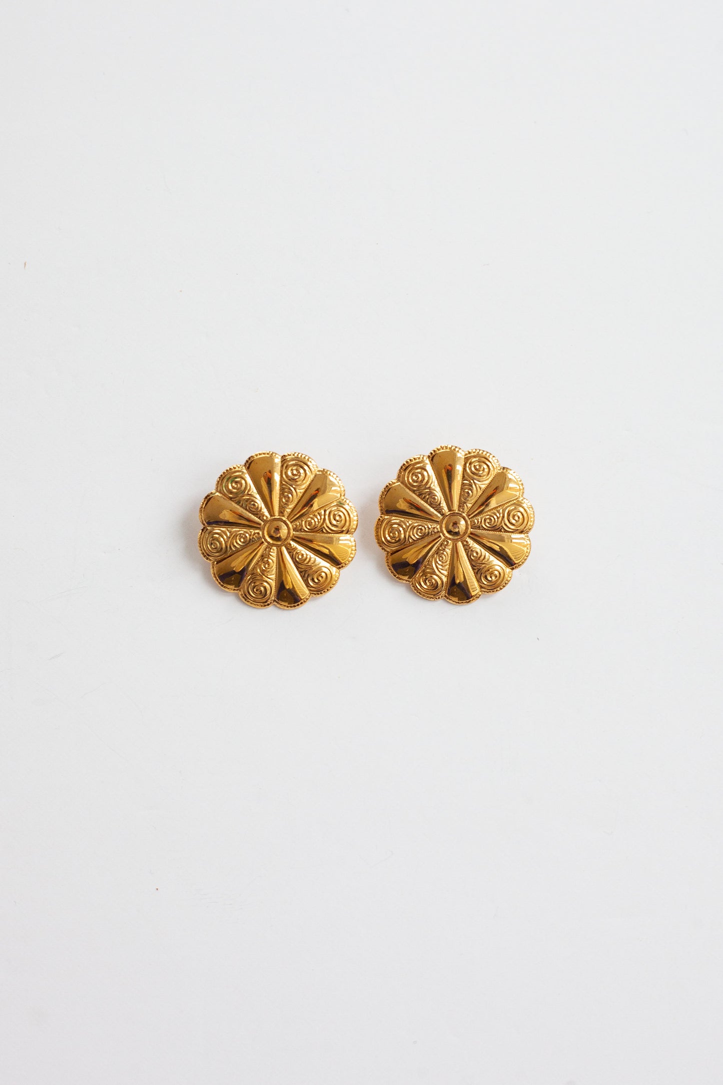 Vintage Lightweight Floral Swirl Earrings