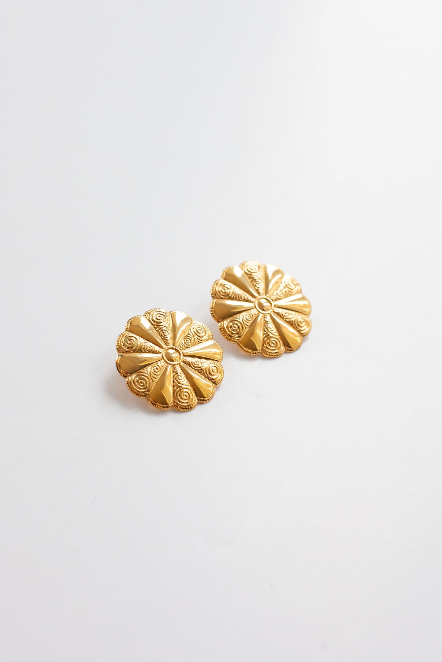 Vintage Lightweight Floral Swirl Earrings