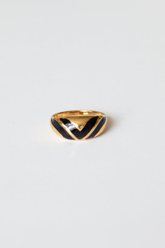 Vintage Black and Gold Ring