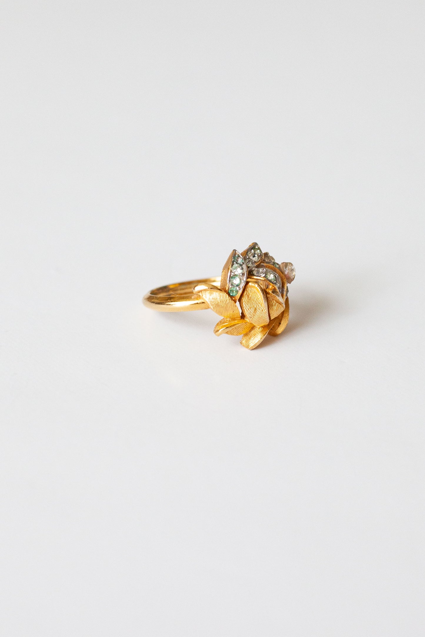 Vintage Leafy Rhinestone Ring