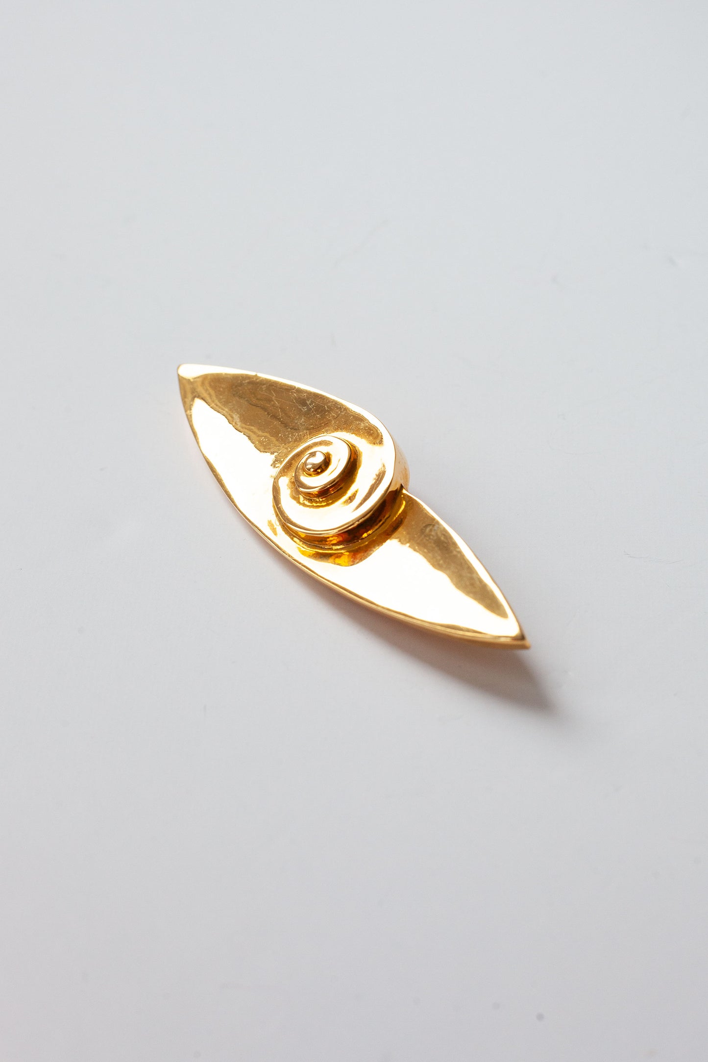 Vintage Gold Shell Brooch
